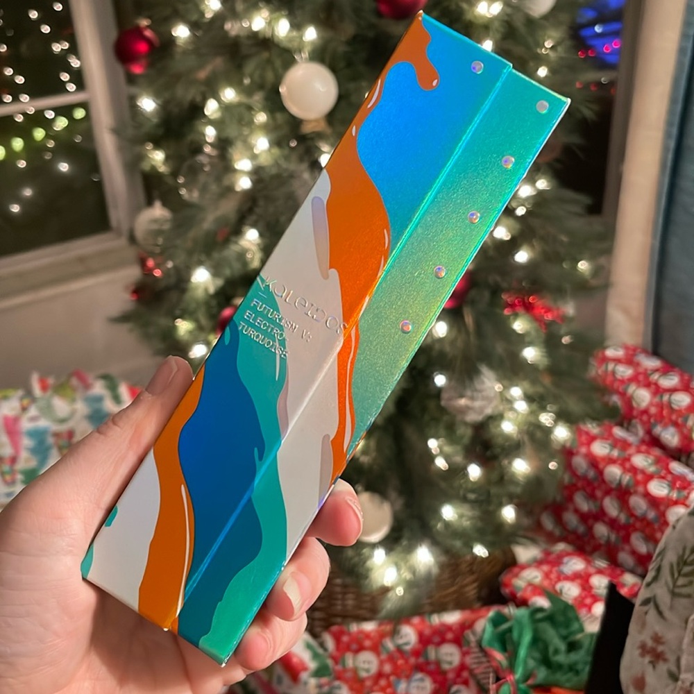 Kaleidos futurism v palette like new.